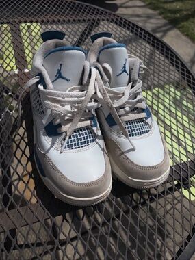 Air Jordan 4 Retro Military Blue White. Youth Sz 3Y